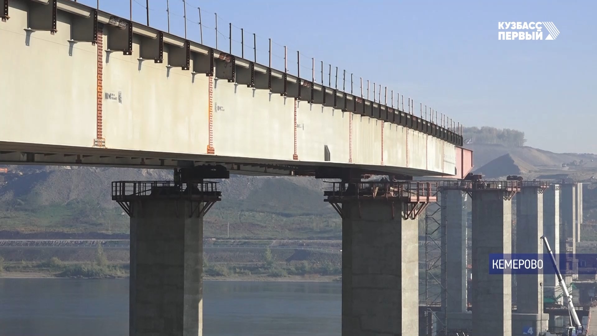 В Кузбассе продолжается строительство моста через реку Томь