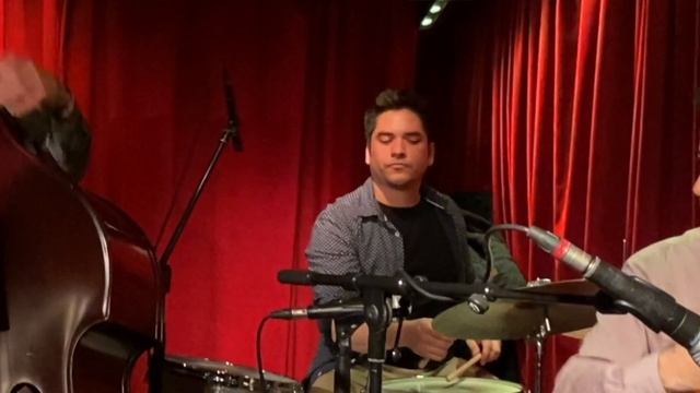 BINGYOL (ARMENIAN FOLK SONG) - OMBRA & GIULIA CAMPANA LIVE AT MILANO JAZZ CLUB BCN. смотреть онлайн