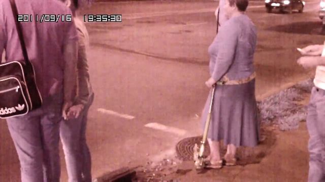 Пешеход с самокатом смотреть онлайн