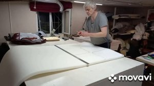 Peretyazhka stools. How it's done. Как перетянуть табуретку с поролоном.