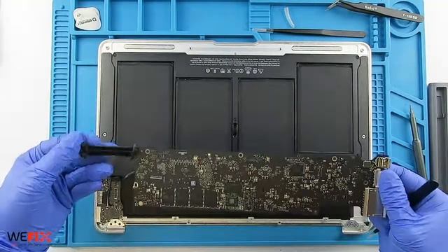 Macbook Air 13 A1466 Wymiana taśmy i gniazda LCD - Serwis Macbook Warszawa смотреть онлайн