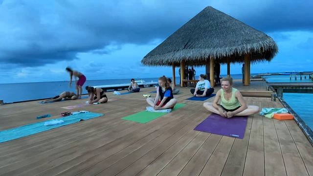 Йога практики на рассвете. Мальдивы ! смотреть онлайн