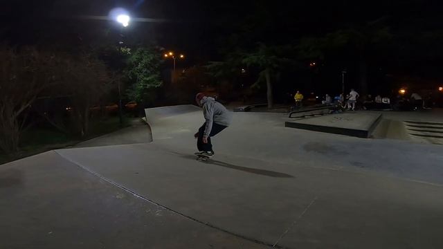 Сема Кутузов и Егор Глухов - вечерок на Цветном Бульваре в Скейт-парке смотреть онлайн