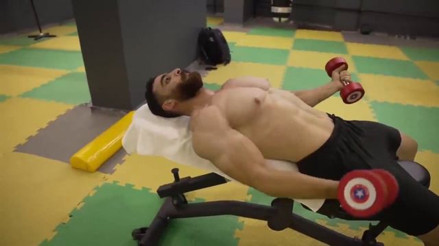 Как сделать,внутреннюю часть ГРУДНЫХ   МЫШЦ более выраженную!!!