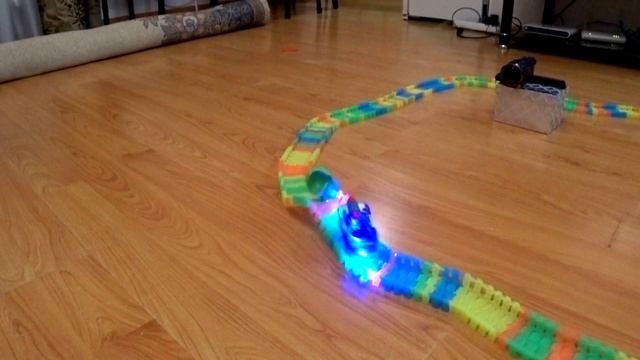 Дамир запускает машинку которая лопает воздушные шары смотреть онлайн