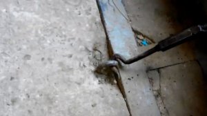 Приспособление для плотного заперания гаражных ворот