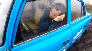 Какой ПРИВОД лучше в ГРЯЗИ??? Передний или задний? Москвич против 21099