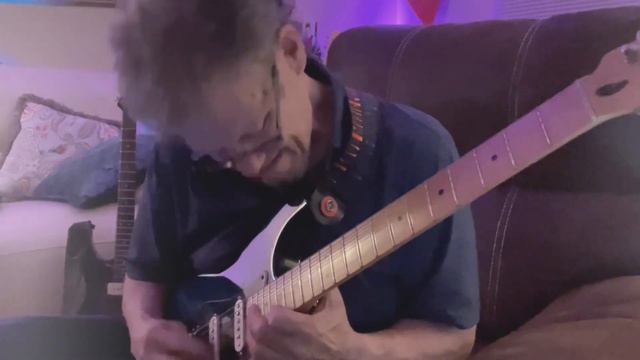Fender Player Series Stratocaster .. jamming on a Santana flavored progression смотреть онлайн
