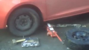 Changing a Car  Wheel on a Seat Ecomotive 1.4 Diesel