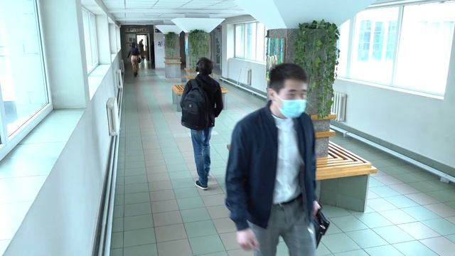 Студенты отвечают. Какому жанру литературы вы отдаете предпочтение? смотреть онлайн