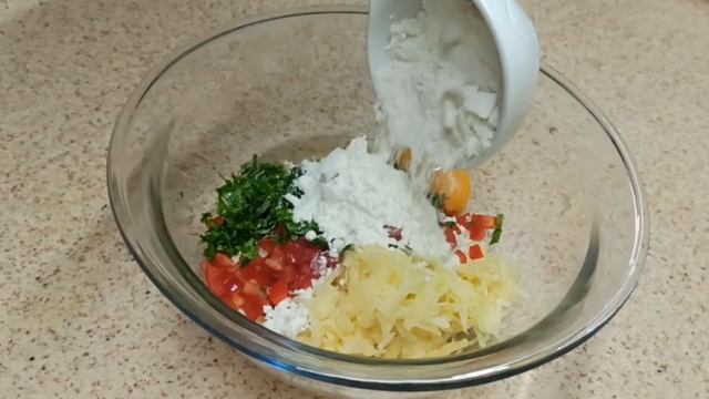 ОЛАДЬИ ИЗ КАРТОФЕЛЯ С ТВОРОГОМ НА ЗАВТРАК ИЛИ ПЕРЕКУС .