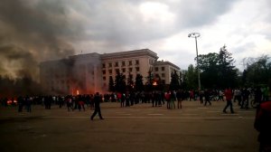 02.05.2014 Одесса. Дом профсоюзов. Фашисты сжигают людей