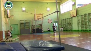 Школа 117 прыжок в высоту способом перешагивания (тренировка)