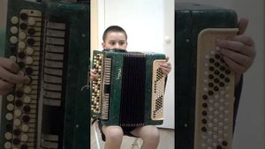 Маленькая полька на баяне. Учимся играть.