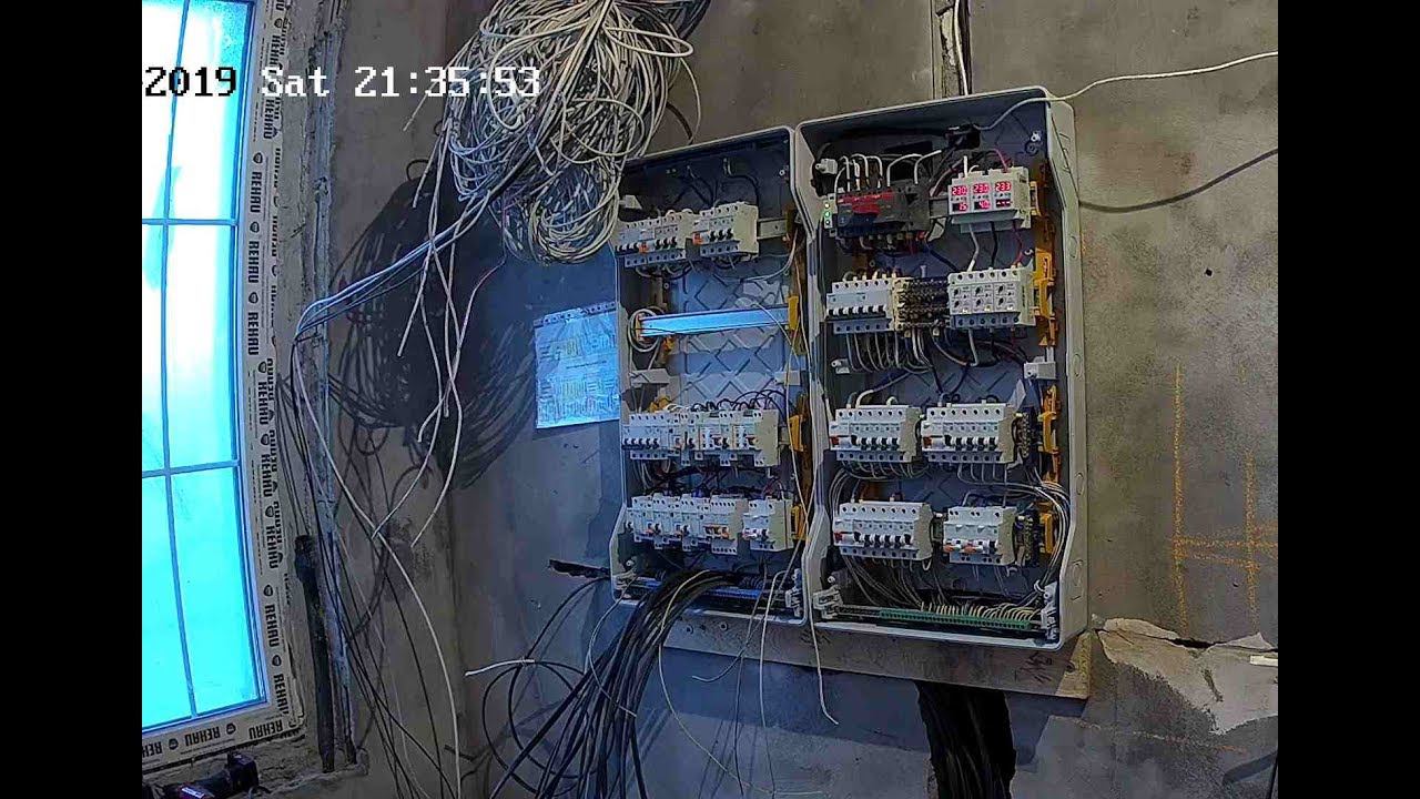 Сборка электрощита в коттедже Екатеринбурга. Защита от скачков напряжения.