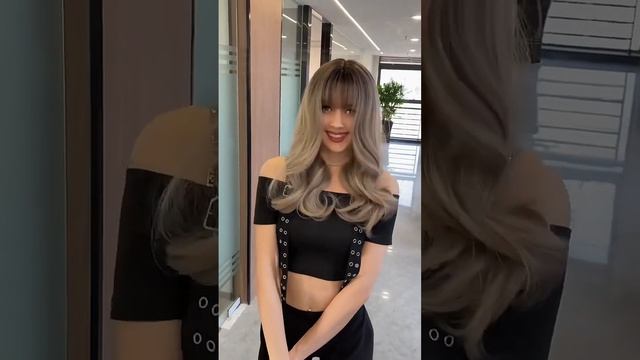 44.Long curly hair gradient beige gray bangs wig