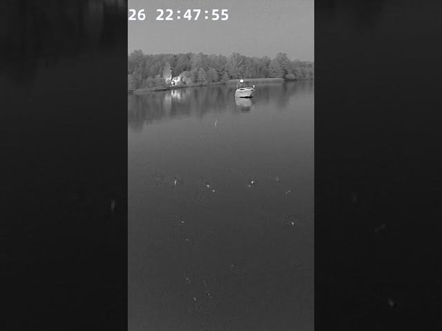 вот так видно в камеру ночью. Валера 100 метров, берег 200