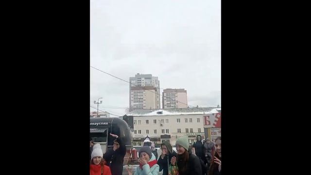 104. Банановый Папка Женька Поздравляет Девчонок с 8 Марта. смотреть онлайн