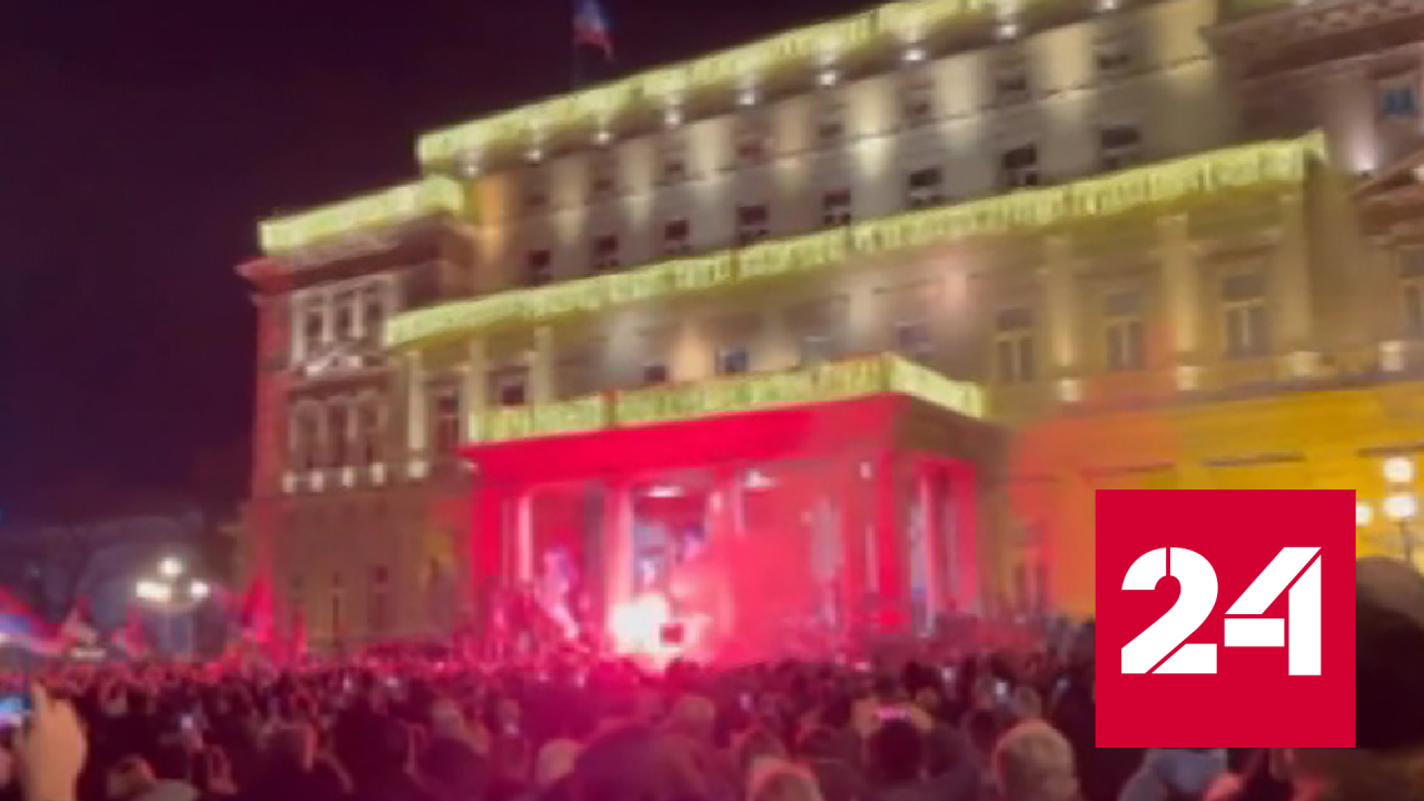 В Белграде оппозиция штурмует здание администрации - Россия 24