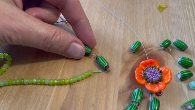 Колье из стеклянных бусин смотреть онлайн