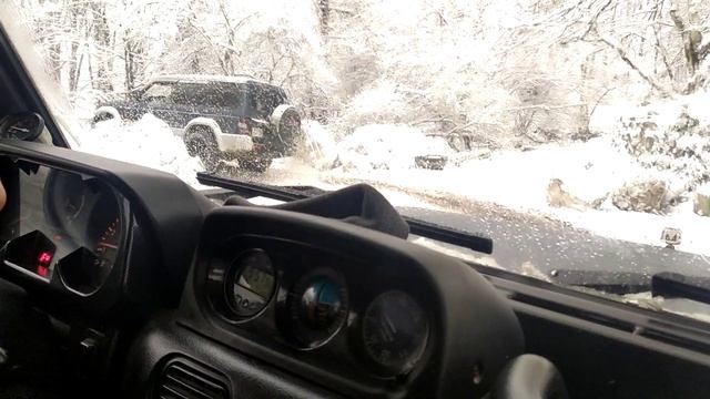 ЕДЕМ ПО ЗАСНЕЖЕННОМУ АЙ-ПЕТРИ КАТАТЬСЯ НА ЧЕЛЯБИНСКИХ САНКАХ смотреть онлайн