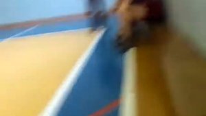 Мальчик болеет за свой класс