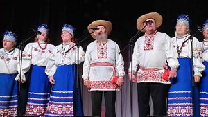 Сергей Боханко играет на баяне песню "Течёт речка по песочку". ДК "Строитель", Мозырь.