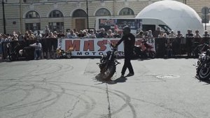 Андрей Кузьмин. Стантрайдинг на Harley Davidson. St. Petesburg Harley Days 2018