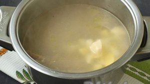 Куриный суп с помидорами и картошкой