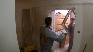Установка входной двери в новостройке Супер Омега 100 от торекс