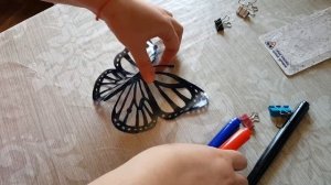 Бабочки из пластиковых бутылок. 2 способа (маркеры и лак для ногтей)