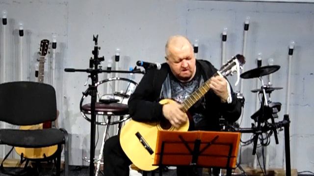 "Весна" авторская песня в исполнении автора. Для тех кто любит с микрофоном))Позже версия на камеру смотреть онлайн