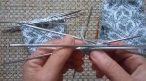 Варежки жаккардовым узором спицами 2 часть