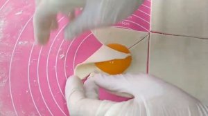 Слойки с персиком