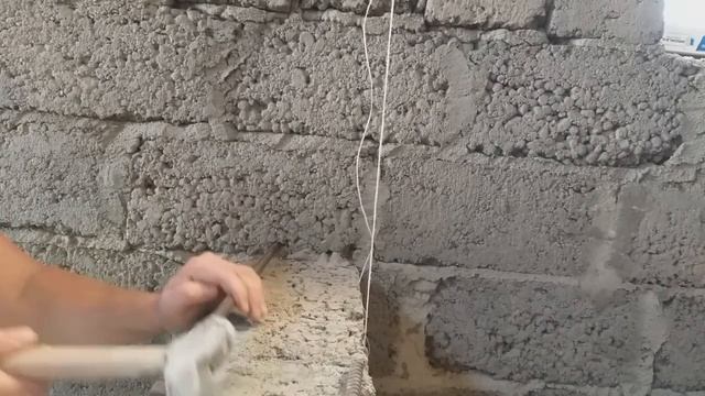 КЛАДКА Пустолелых Цементно Песчанных БЛОКОВ без опыта, но Своими Руками часть 5 смотреть онлайн