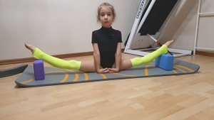 Шпагат. Растяжка шпагата с кубиками для йоги.