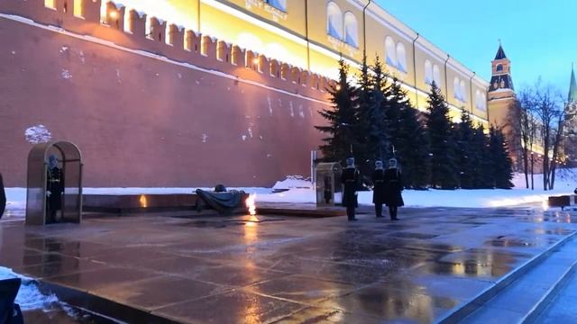 Смена караула в Кремле у могилы Неизвестного солдату! смотреть онлайн