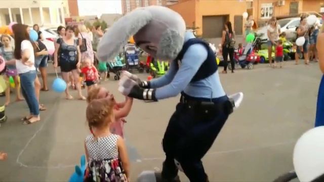 Поздравление из фото и видео девочке на 3 года! Доченька, с днем рождения! смотреть онлайн