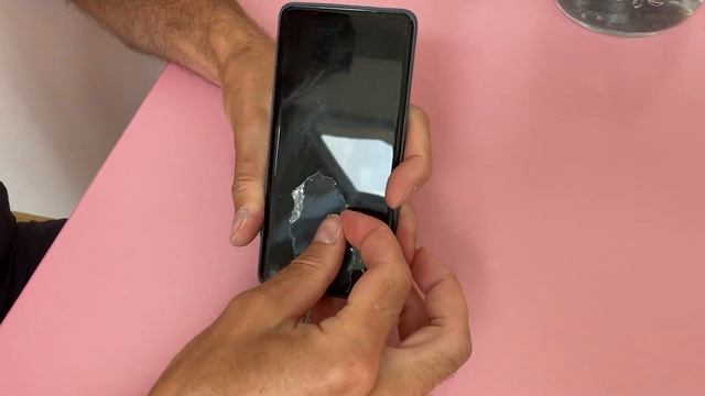 Как снять защитное стекло с телефона