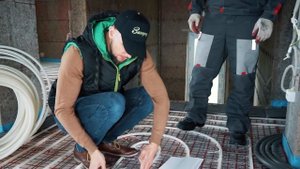 Водяные теплые полы на 2 этажа - это реально? Прокладка. Монтаж.