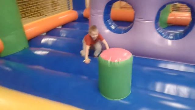 Тренування для дітей на батуті смотреть онлайн