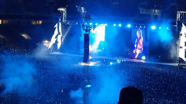 Metallica исполняет песню Кино Группа крови / Metallica tributes to Kino @ WorldWired Tour 2019 смотреть онлайн