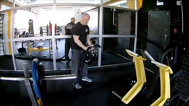 Бицепс с гирей / #функциональный_тренинг