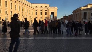 Рим, очередь в Ватикан. Rome, a long line at the Vatican.