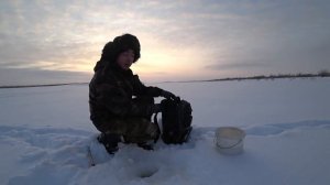 ОДИН НА ЛЬДУ  Первая рыбалка с ночёвкой и комфортом 2020