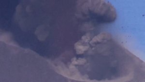 Извержение вулкана Нисиносима вблизи Японии, 28-29 июня 2020 года