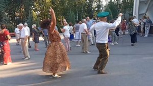 Пламенем огня ты любил меня💃🌹 Счастливые минуты в парке Горького 💃🌹Харьков 2021