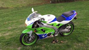 KAWASAKI ZXR 400
