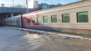 ЭП2К-177 со скорым поездом №010Я С.Петербург — Архангельск отправляется с Ладожского вокзала