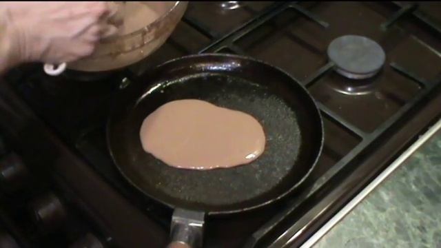 Шоколадные блинчики с бананом , масленица 2017. Семейные рецепты смотреть онлайн